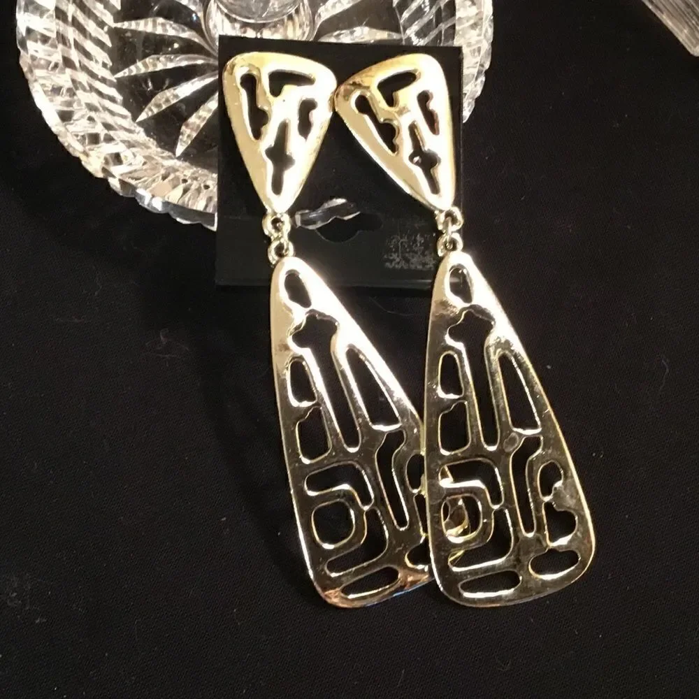 Silvertone Post & Clutch Cutout Earrngs